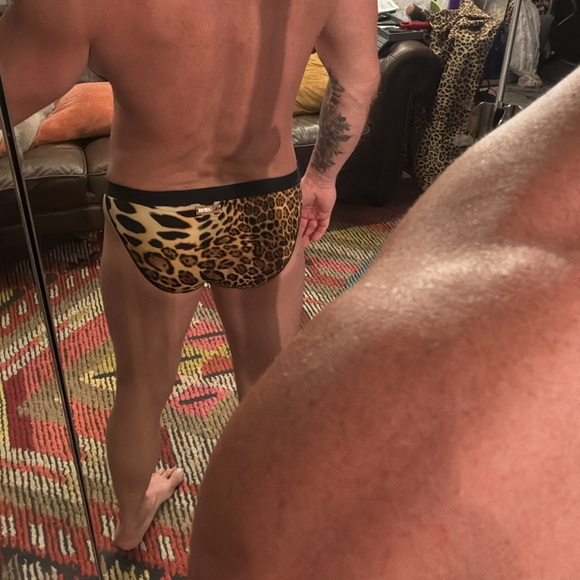 No apparel men’s animal print cheetah leopard asymmetrical buckle speedo - Picture 4 of 10
